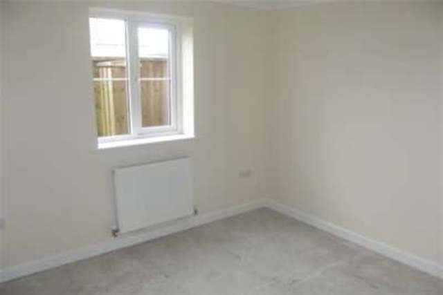  Image of 2 bedroom Flat to rent in Sea View Road Parkstone Poole BH12 at Poole, BH12 3LJ