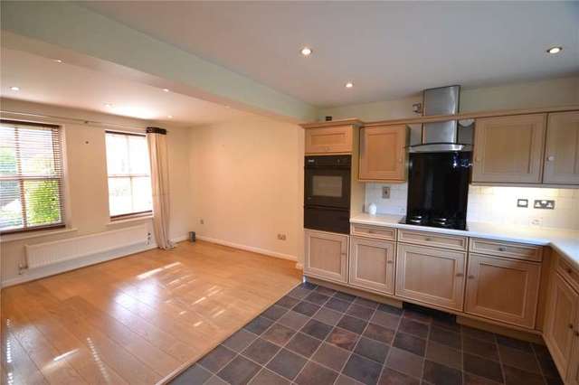  Image of 5 bedroom Detached house to rent in Cornwall Close Warfield Bracknell RG42 at Warfield Berkshire Newell Green, RG42 3UH