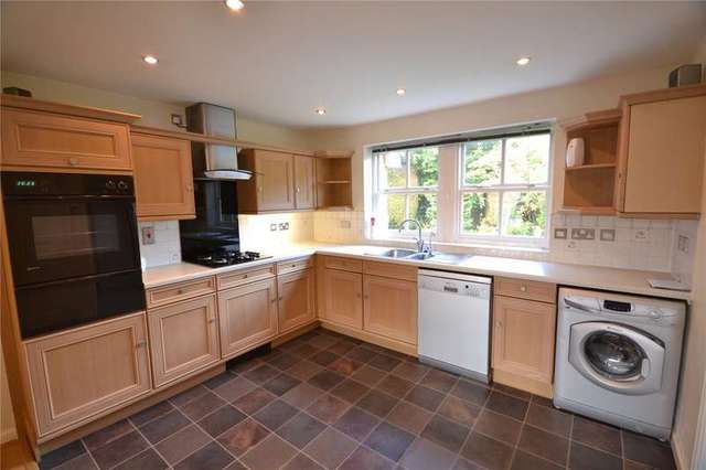  Image of 5 bedroom Detached house to rent in Cornwall Close Warfield Bracknell RG42 at Warfield Berkshire Newell Green, RG42 3UH