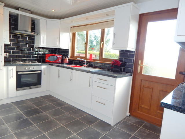 Image of 2 bedroom Terraced house to rent in Craigburn Crescent Houston Johnstone PA6 at Houston Renfrewshire Renfrewshire, PA6 7NE
