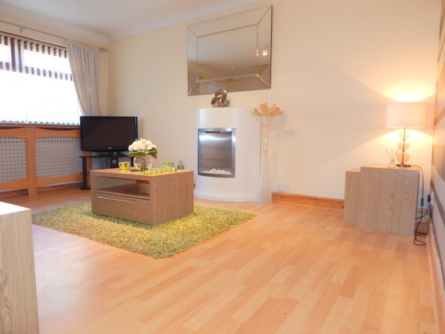  Image of 2 bedroom Terraced house to rent in Craigburn Crescent Houston Johnstone PA6 at Houston Renfrewshire Renfrewshire, PA6 7NE