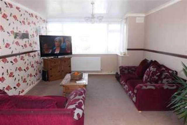 Image of 3 bedroom Detached house to rent in Cranbourne Avenue Lanesfield Wolverhampton WV4 at Wolverhampton, WV4 6RQ