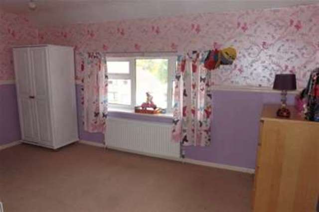  Image of 3 bedroom Detached house to rent in Cranbourne Avenue Lanesfield Wolverhampton WV4 at Wolverhampton, WV4 6RQ