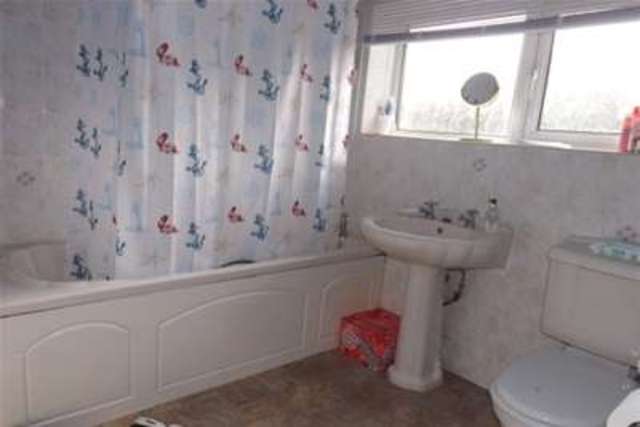  Image of 3 bedroom Detached house to rent in Cranbourne Avenue Lanesfield Wolverhampton WV4 at Wolverhampton, WV4 6RQ