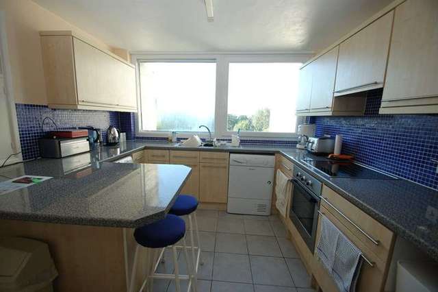  Image of 2 bedroom Flat for sale in Crescent Road Gosport PO12 at Crescent Road Alverstoke GOSPORT, PO12 2DJ