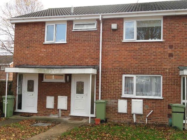  Image of 2 bedroom Flat to rent in Cromarty Court Bletchley Milton Keynes MK3 at West Bletchley  Bletchley, MK3 7SU
