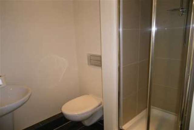  Image of 2 bedroom Flat to rent in East Cliff Road Dawlish EX7 at Dawlish, EX7 0EL