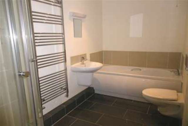  Image of 2 bedroom Flat to rent in East Cliff Road Dawlish EX7 at Dawlish, EX7 0EL