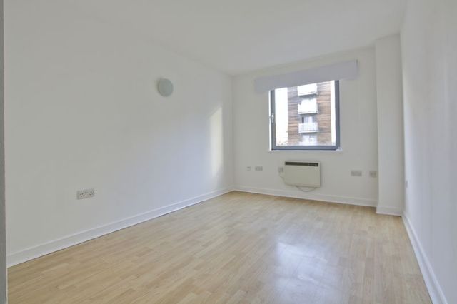  Image of 2 bedroom Flat to rent in Deals Gateway London SE13 at Deals Gateway  Lewisham, SE13 7QE