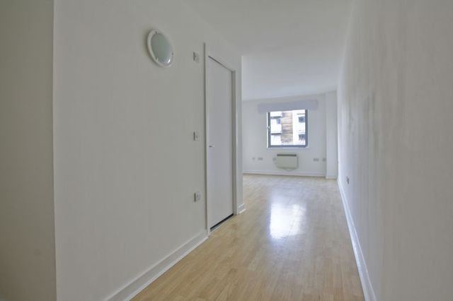  Image of 2 bedroom Flat to rent in Deals Gateway London SE13 at Deals Gateway  Lewisham, SE13 7QE