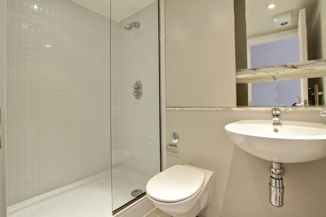  Image of 2 bedroom Flat to rent in Deals Gateway London SE13 at Deals Gateway  Lewisham, SE13 7QE