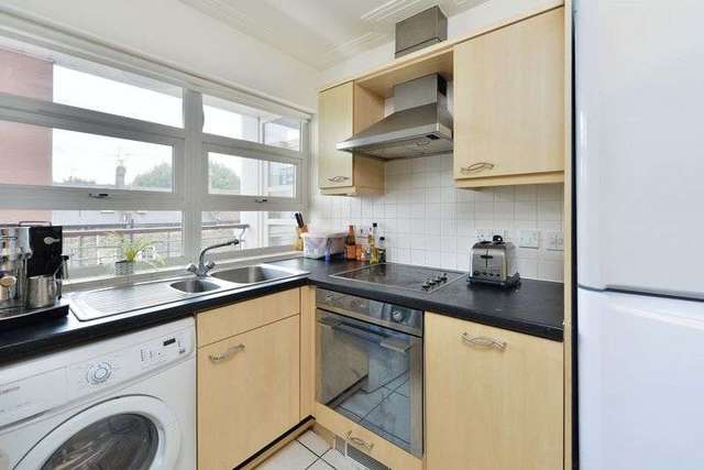  Image of 3 bedroom Flat for sale in Drayton Park London N5 at Drayton Park  London, N5 1NF