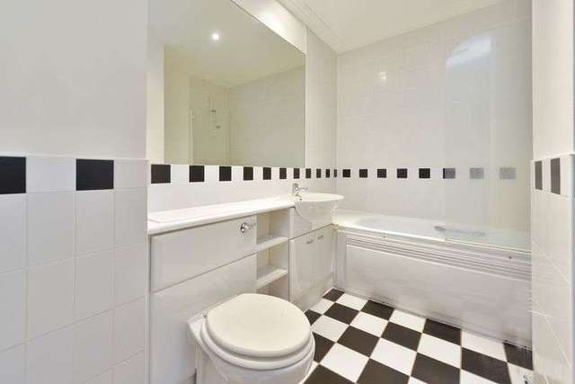  Image of 3 bedroom Flat for sale in Drayton Park London N5 at Drayton Park  London, N5 1NF