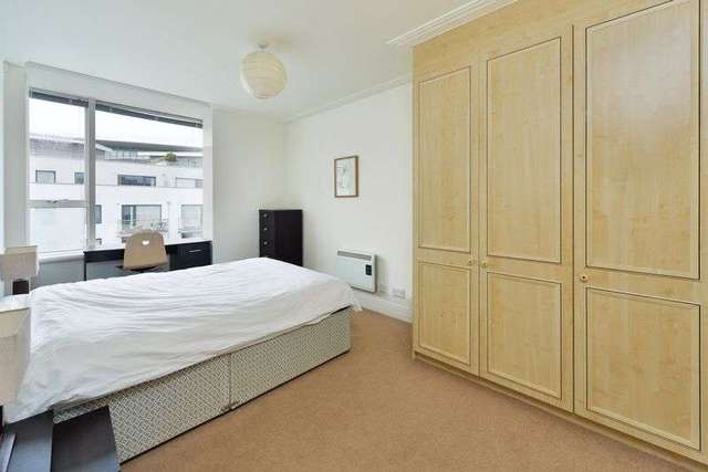  Image of 3 bedroom Flat for sale in Drayton Park London N5 at Drayton Park  London, N5 1NF