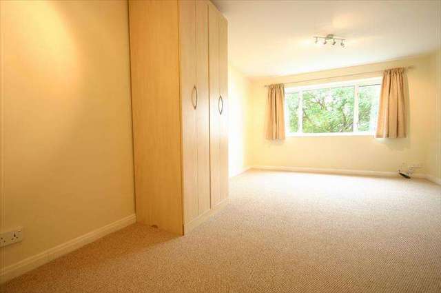  Image of 1 bedroom Property to rent in Dunraven Drive Enfield EN2 at Dunraven Drive  ENFIELD, EN2 8LN