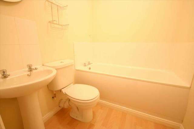  Image of 1 bedroom Property to rent in Dunraven Drive Enfield EN2 at Dunraven Drive  ENFIELD, EN2 8LN