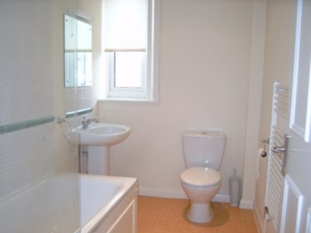  Image of 1 bedroom Flat to rent in Earls Court Road London SW5 at Earls Court Road  London, SW5 9RQ