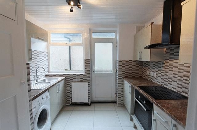  Image of 2 bedroom Maisonette for sale in Eldon Road Caterham CR3 at Eldon Road  Caterham, CR3 5JU