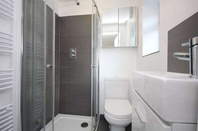 Image of 4 bedroom Detached house for sale in Elizabeth Road Henley-on-Thames RG9 at Henley-On-Thames, RG9 1RA