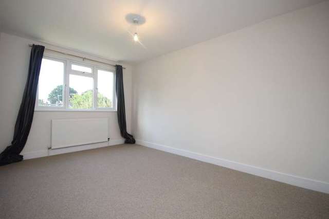  Image of 4 bedroom Detached house for sale in Elizabeth Road Henley-on-Thames RG9 at Henley-On-Thames, RG9 1RA