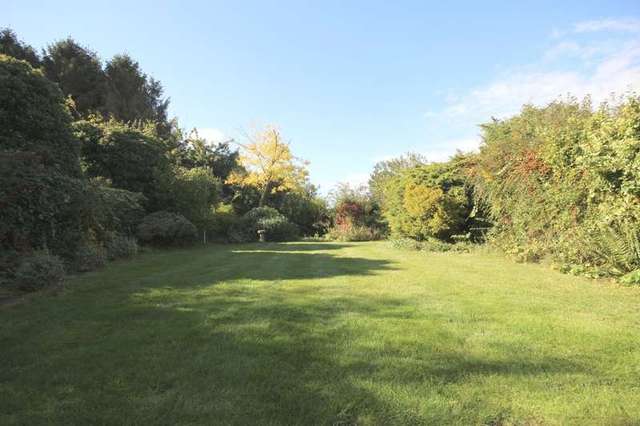  Image of 4 bedroom Detached house for sale in Elizabeth Road Henley-on-Thames RG9 at Henley-On-Thames, RG9 1RA