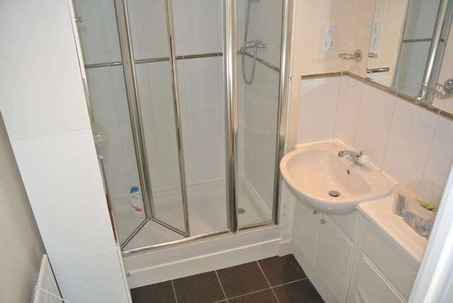  Image of 2 bedroom Flat to rent in Erebus Drive London SE28 at Erebus Drive, Royal Artillery Quays  London, SE28 0GE