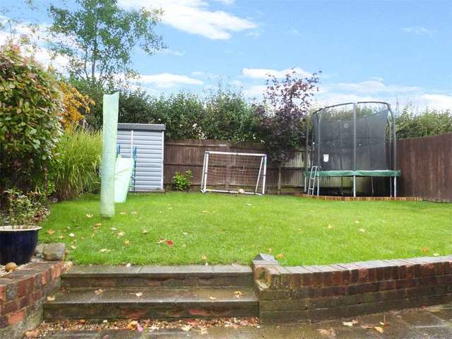  Image of 4 bedroom Detached house for sale in Essex Rise Warfield Bracknell RG42 at Warfield  Newell Green, RG42 3XG