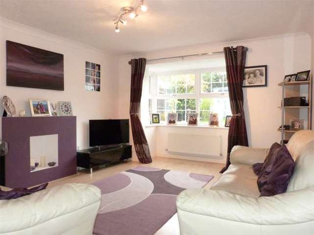  Image of 4 bedroom Detached house for sale in Essex Rise Warfield Bracknell RG42 at Warfield  Newell Green, RG42 3XG