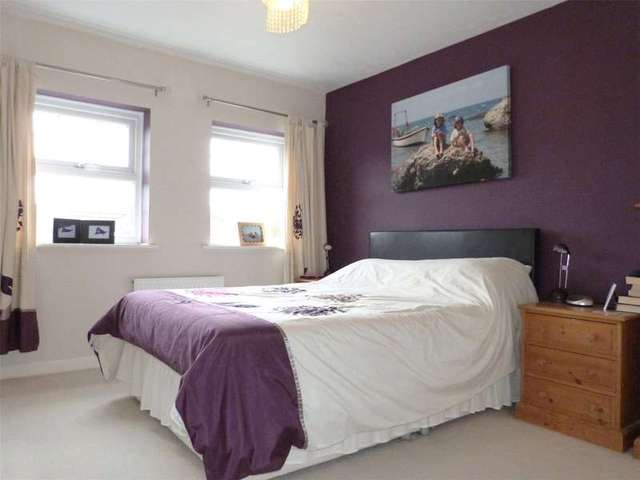  Image of 4 bedroom Detached house for sale in Essex Rise Warfield Bracknell RG42 at Warfield  Newell Green, RG42 3XG