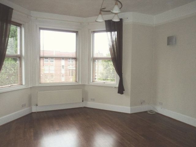  Image of 1 bedroom Flat to rent in Fairwater Park Barnwood Gloucester GL4 at Fairwater Park Barnwood Gloucester, GL4 3HF