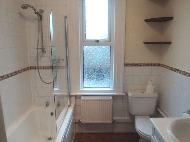  Image of 1 bedroom Flat to rent in Fairwater Park Barnwood Gloucester GL4 at Fairwater Park Barnwood Gloucester, GL4 3HF