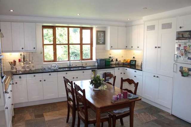  Image of 4 bedroom Detached house for sale in Fenny Bridges Fenny Bridges Honiton EX14 at Honiton Honiton Devon, EX14 3BL