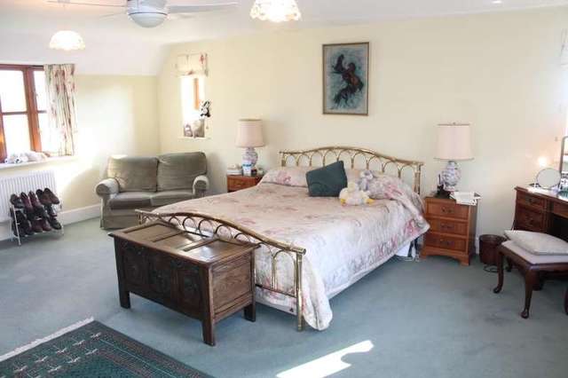  Image of 4 bedroom Detached house for sale in Fenny Bridges Fenny Bridges Honiton EX14 at Honiton Honiton Devon, EX14 3BL