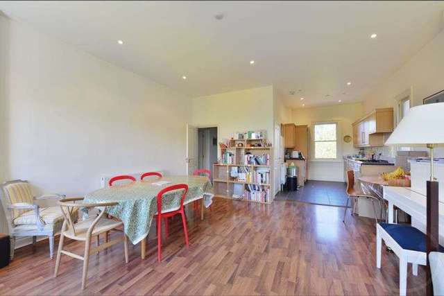  Image of 2 bedroom Flat to rent in Fitzjohns Avenue London NW3 at Fitzjohns Avenue Hampstead London, NW3 5NA