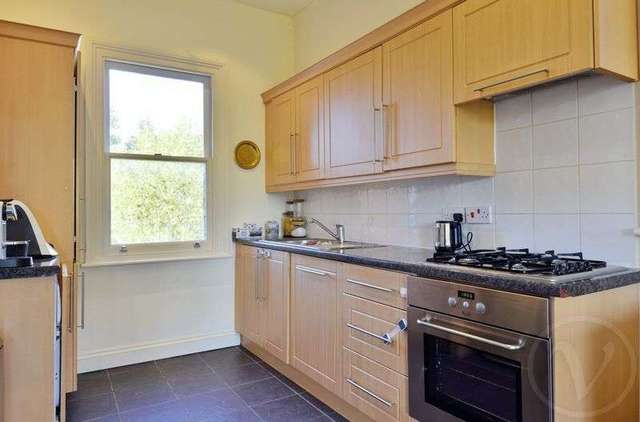  Image of 2 bedroom Flat to rent in Fitzjohns Avenue London NW3 at Fitzjohns Avenue Hampstead London, NW3 5NA