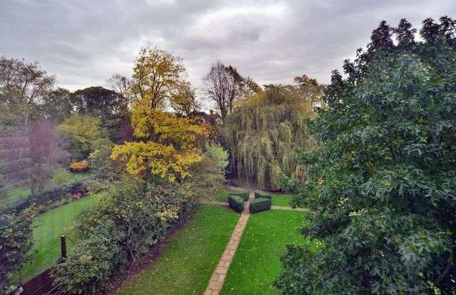  Image of 2 bedroom Flat to rent in Fitzjohns Avenue London NW3 at Fitzjohns Avenue Hampstead London, NW3 5NA