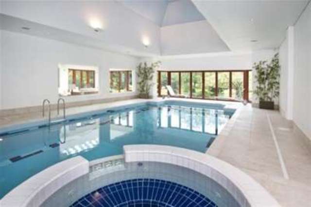  Image of 7 bedroom Detached house to rent in Forest Drive Keston BR2 at Keston, BR2 6EF