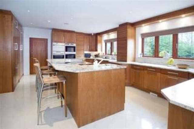  Image of 7 bedroom Detached house to rent in Forest Drive Keston BR2 at Keston, BR2 6EF