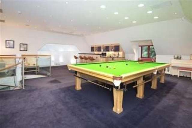  Image of 7 bedroom Detached house to rent in Forest Drive Keston BR2 at Keston, BR2 6EF