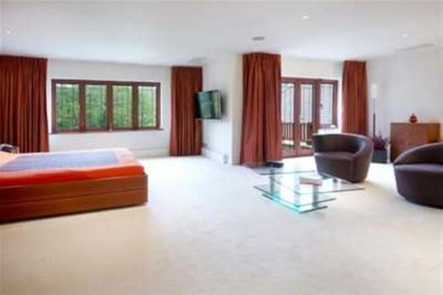  Image of 7 bedroom Detached house to rent in Forest Drive Keston BR2 at Keston, BR2 6EF