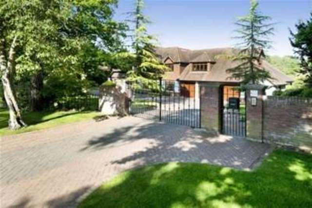  Image of 7 bedroom Detached house to rent in Forest Drive Keston BR2 at Keston, BR2 6EF
