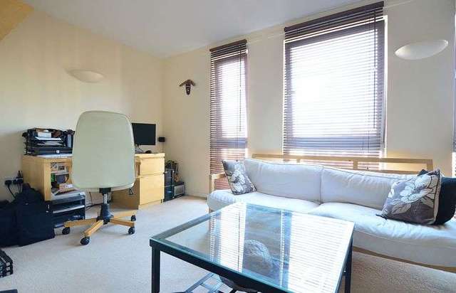  Image of 1 bedroom Flat to rent in Gascoigne Close London N17 at Gascoigne Close  London, N17 8BA