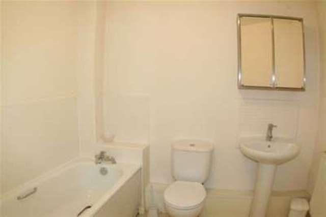  Image of 2 bedroom Flat to rent in Gladstone Street Warrington WA2 at Warrington, WA2 7LG