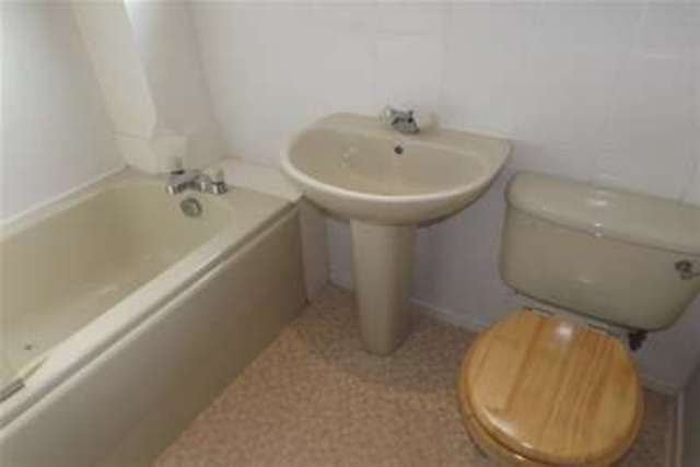  Image of 3 bedroom Terraced house to rent in Glen Eagles East Kilbride Glasgow G74 at Glasgow, G74 2JN