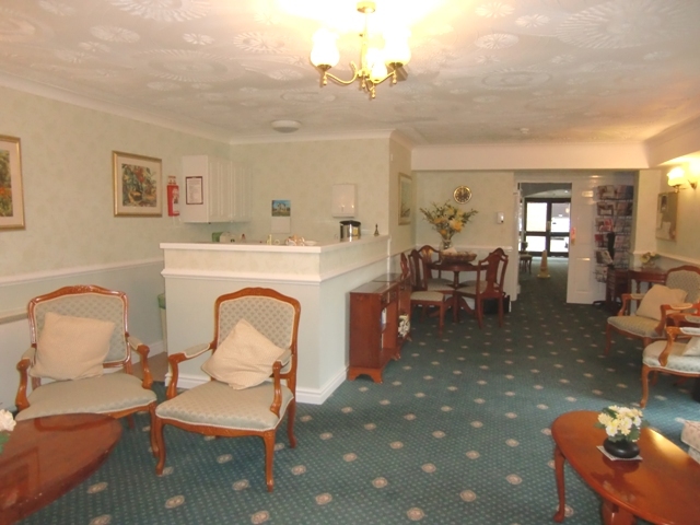  Image of 1 bedroom Apartment to rent in Velindre Road Whitchurch Cardiff CF14 at Glendower Court Phase 2 Velindre Road Cardiff, CF14 2TZ