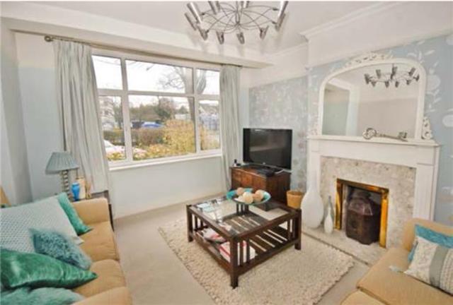  Image of 3 bedroom Semi-Detached house to rent in Gloucester Road Cheltenham GL51 at Gloucestershire, GL51 8NG