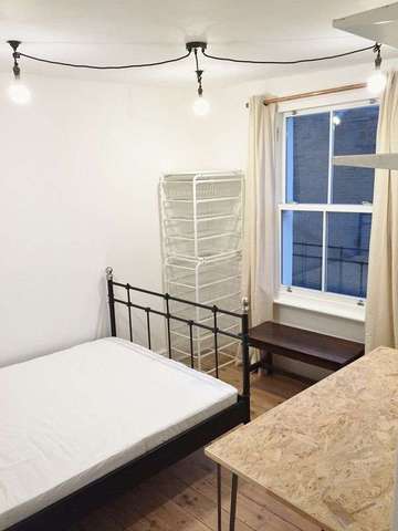  Image of 4 bedroom Terraced house to rent in Glyn Road London E5 at Glyn Road  London, E5 0JP