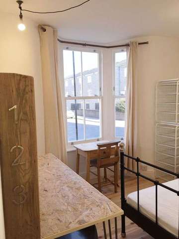  Image of 4 bedroom Terraced house to rent in Glyn Road London E5 at Glyn Road  London, E5 0JP