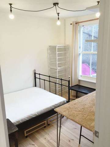  Image of 4 bedroom Terraced house to rent in Glyn Road London E5 at Glyn Road  London, E5 0JP