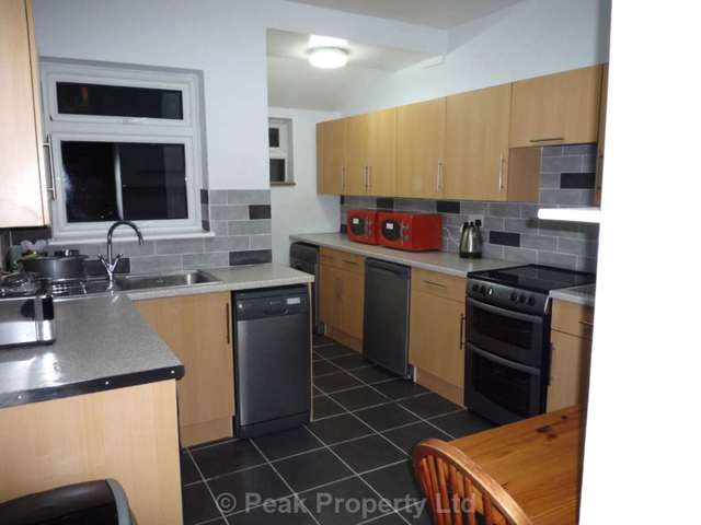  Image of 6 bedroom House Share to rent in Gordon Road Southend-on-Sea SS1 at Gordon Road  Southend On Sea, SS1 1NF